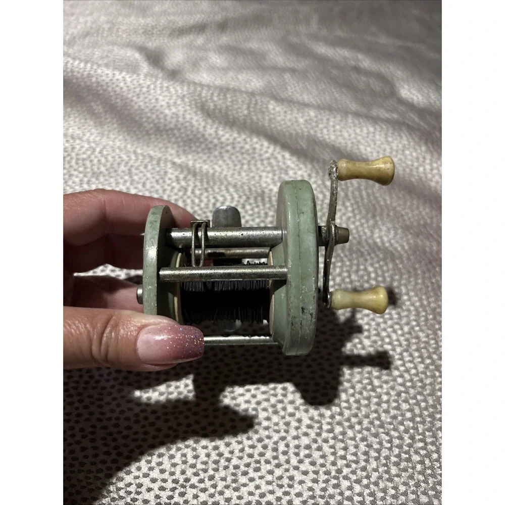Vintage Shakespeare Direct Drive Reel No 1900 Model FG